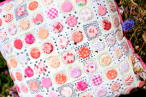 Mini spot on cushion